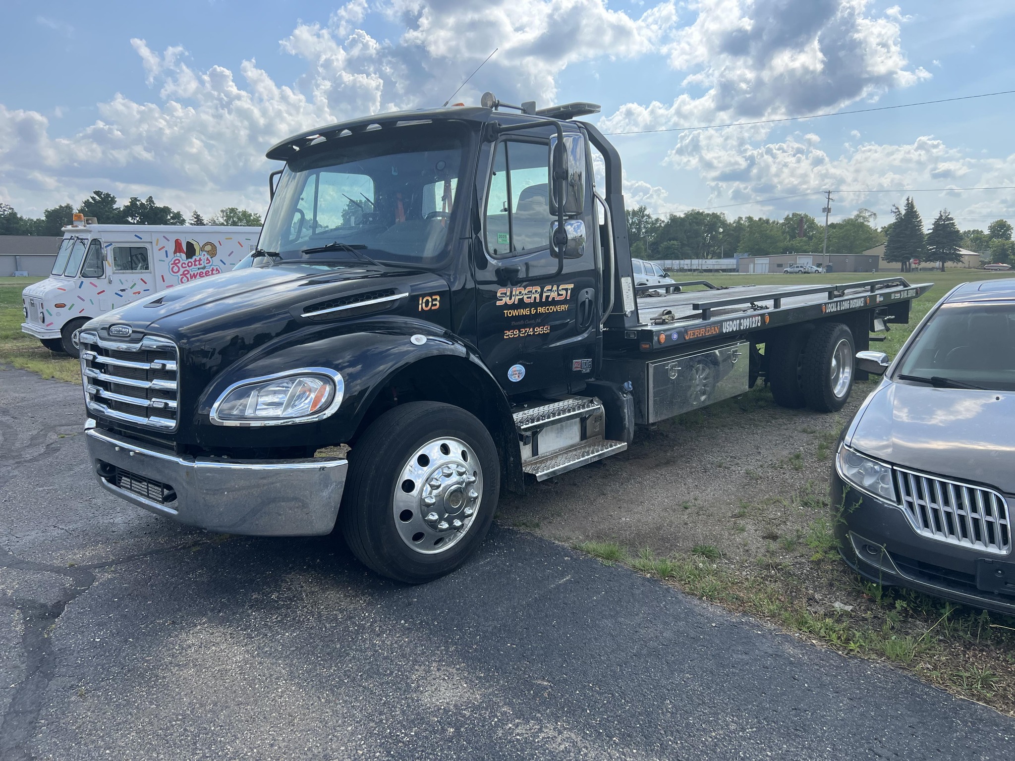 Gallery Image: Super Fast Towing Recovery